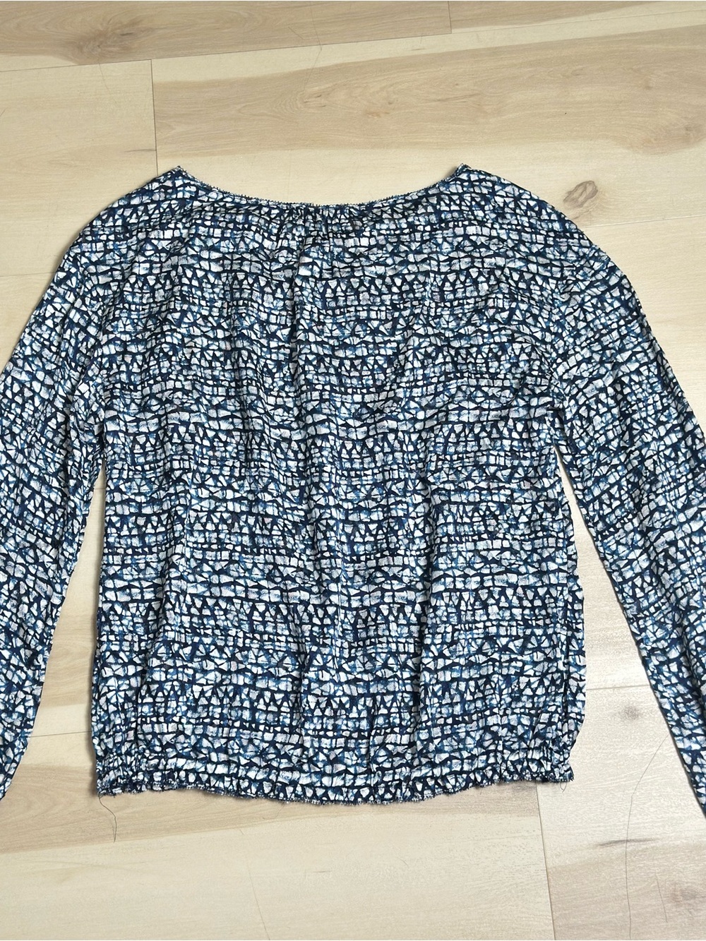 Tory Burch Silk Printed Honeycomb Blouse Top Sz 6 long sleeves geometric - Picture 5 of 8